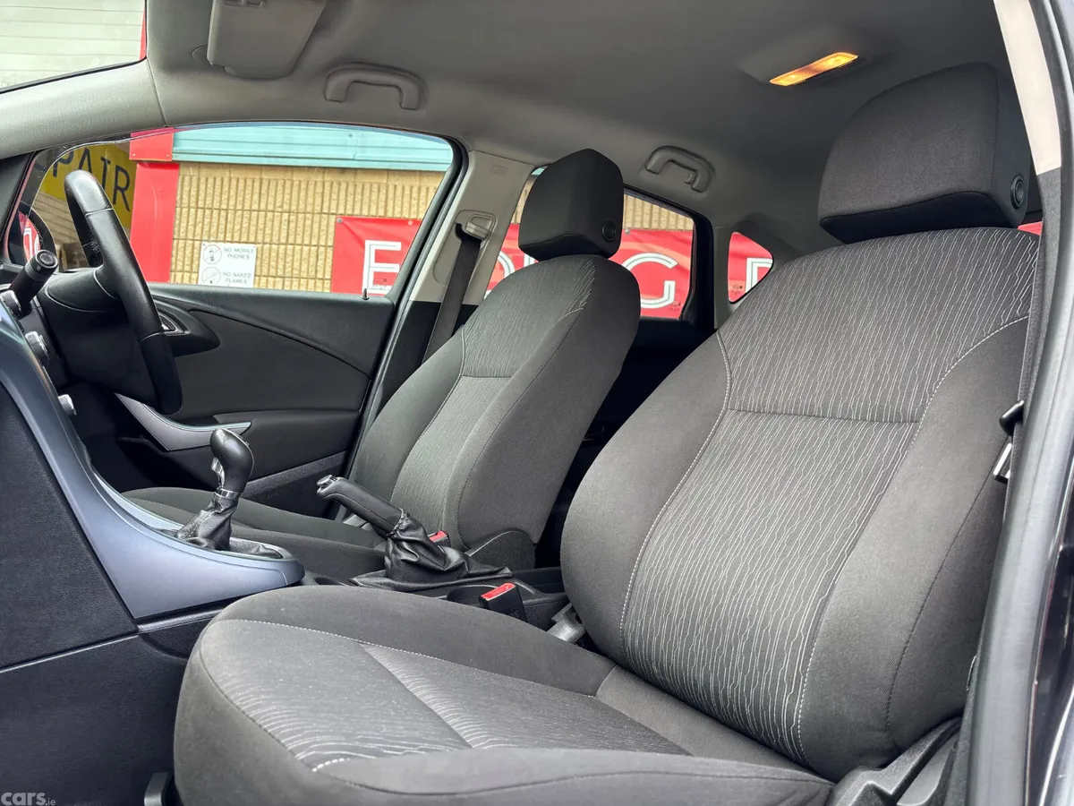Vauxhall Astra Hatchback, Diesel, 2013, Black