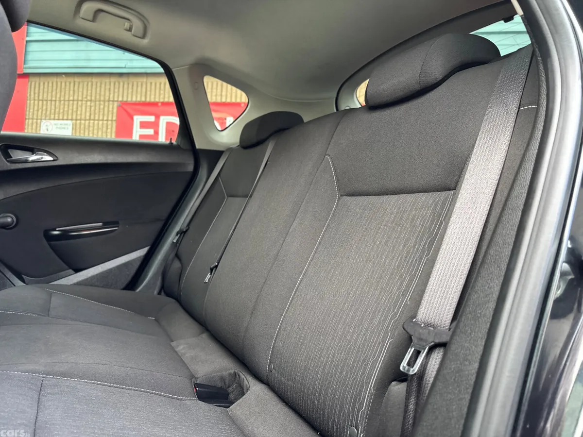 Vauxhall Astra Hatchback, Diesel, 2013, Black