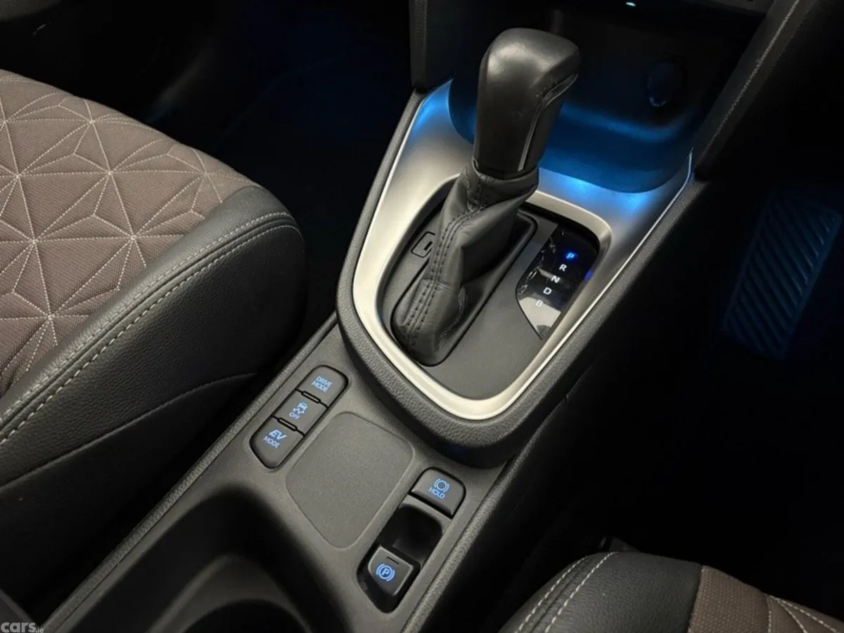 Toyota Yaris Cross SUV, Petrol Hybrid, 2023, White