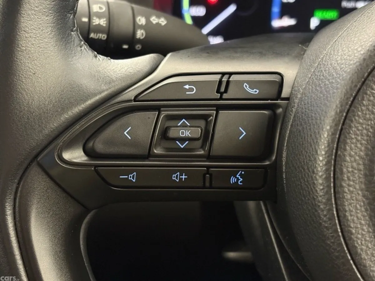 Toyota Yaris Cross SUV, Petrol Hybrid, 2023, White