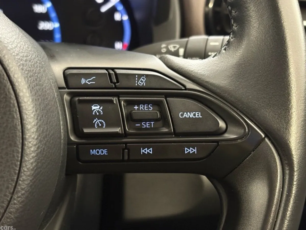 Toyota Yaris Cross SUV, Petrol Hybrid, 2023, White