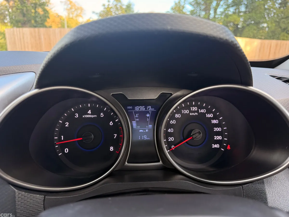 Hyundai Veloster Hatchback, Petrol, 2013, Silver