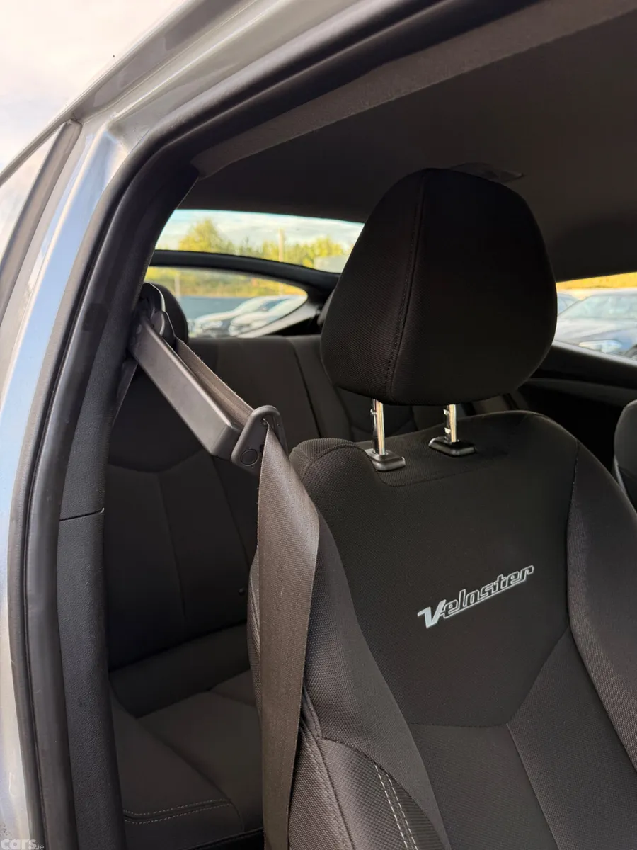 Hyundai Veloster Hatchback, Petrol, 2013, Silver