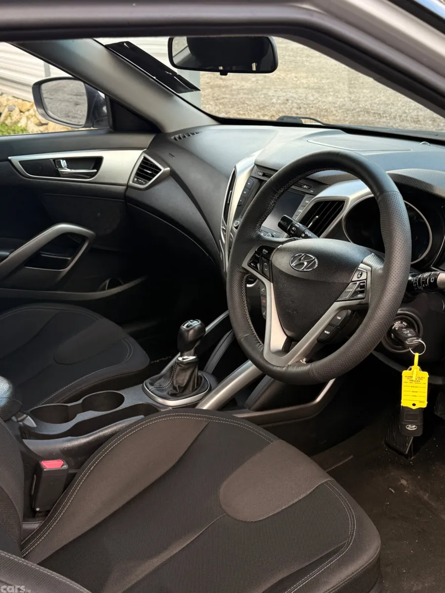 Hyundai Veloster Hatchback, Petrol, 2013, Silver