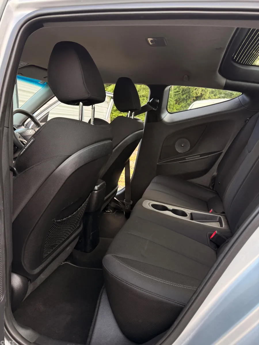 Hyundai Veloster Hatchback, Petrol, 2013, Silver