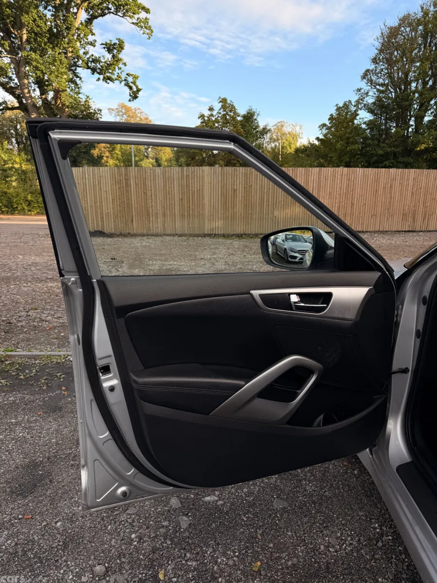 Hyundai Veloster Hatchback, Petrol, 2013, Silver