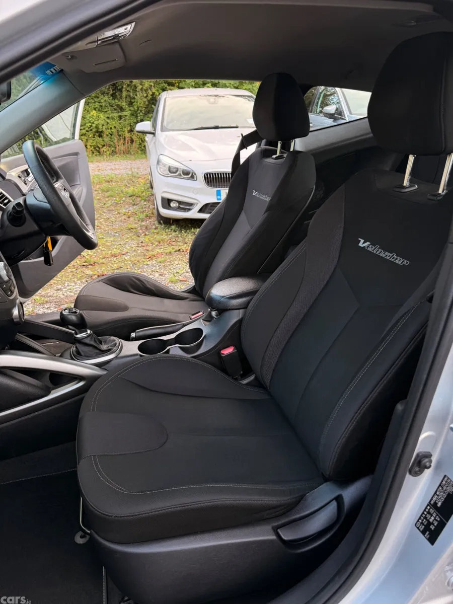 Hyundai Veloster Hatchback, Petrol, 2013, Silver