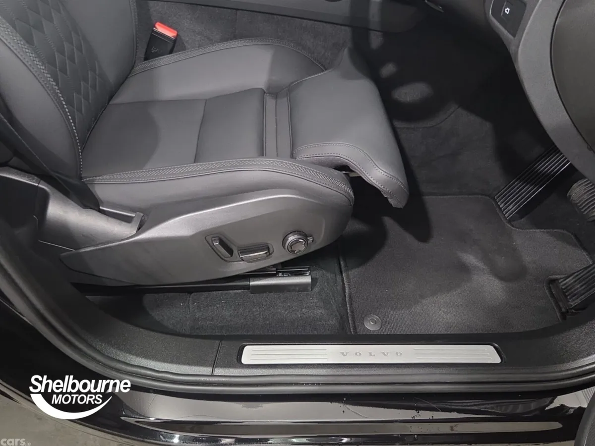 Volvo XC60 Estate, Petrol, 2025, Black