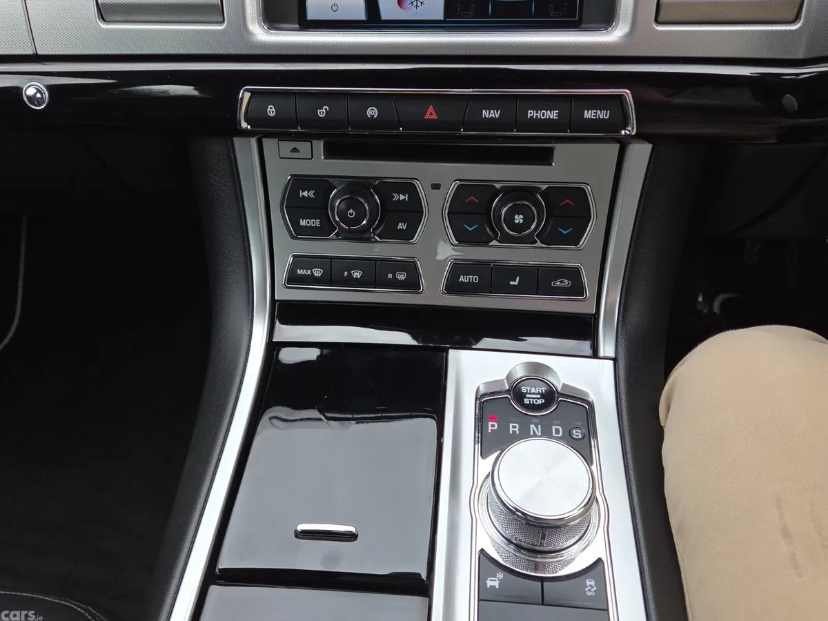Jaguar XF Saloon, Diesel, 2015, White