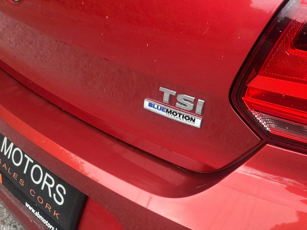 Volkswagen Polo Hatchback, Petrol, 2015, Red