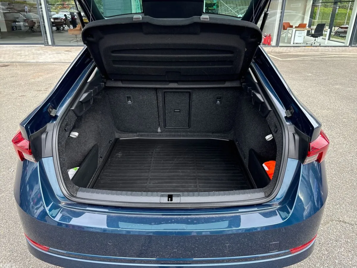 Skoda Octavia Saloon, Diesel, 2024, Blue