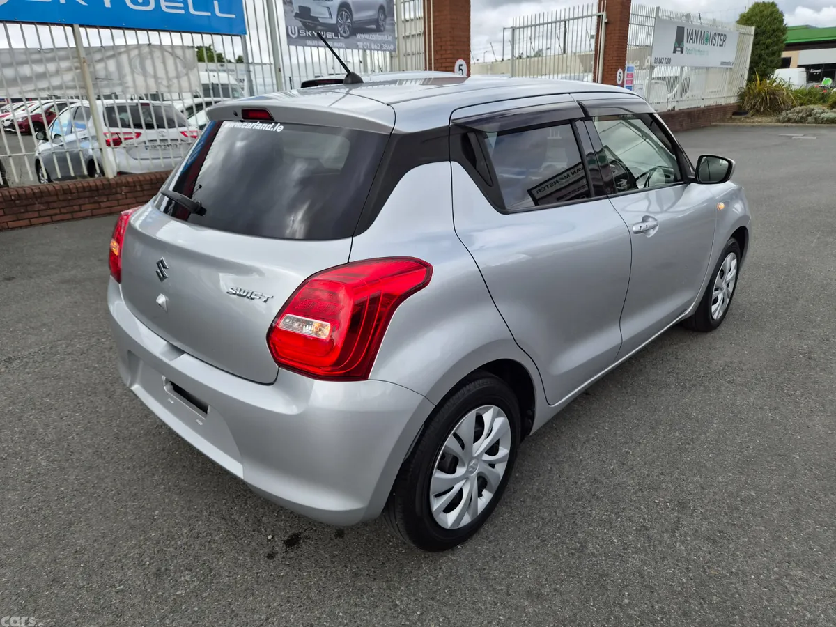 Suzuki Swift Hatchback, Petrol, 2019, Silver