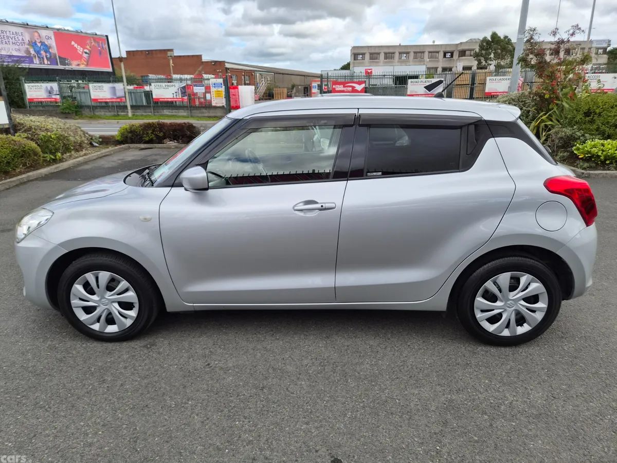 Suzuki Swift Hatchback, Petrol, 2019, Silver