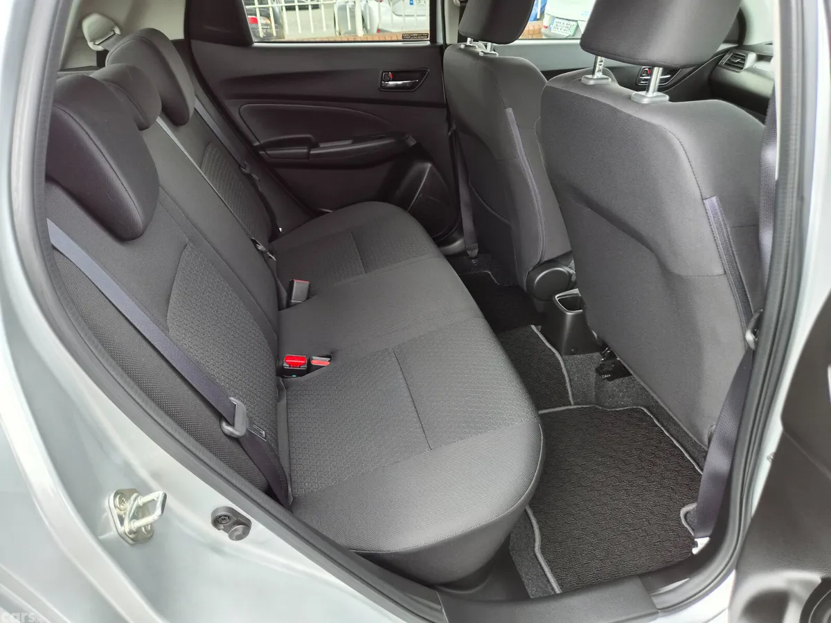 Suzuki Swift Hatchback, Petrol, 2019, Silver