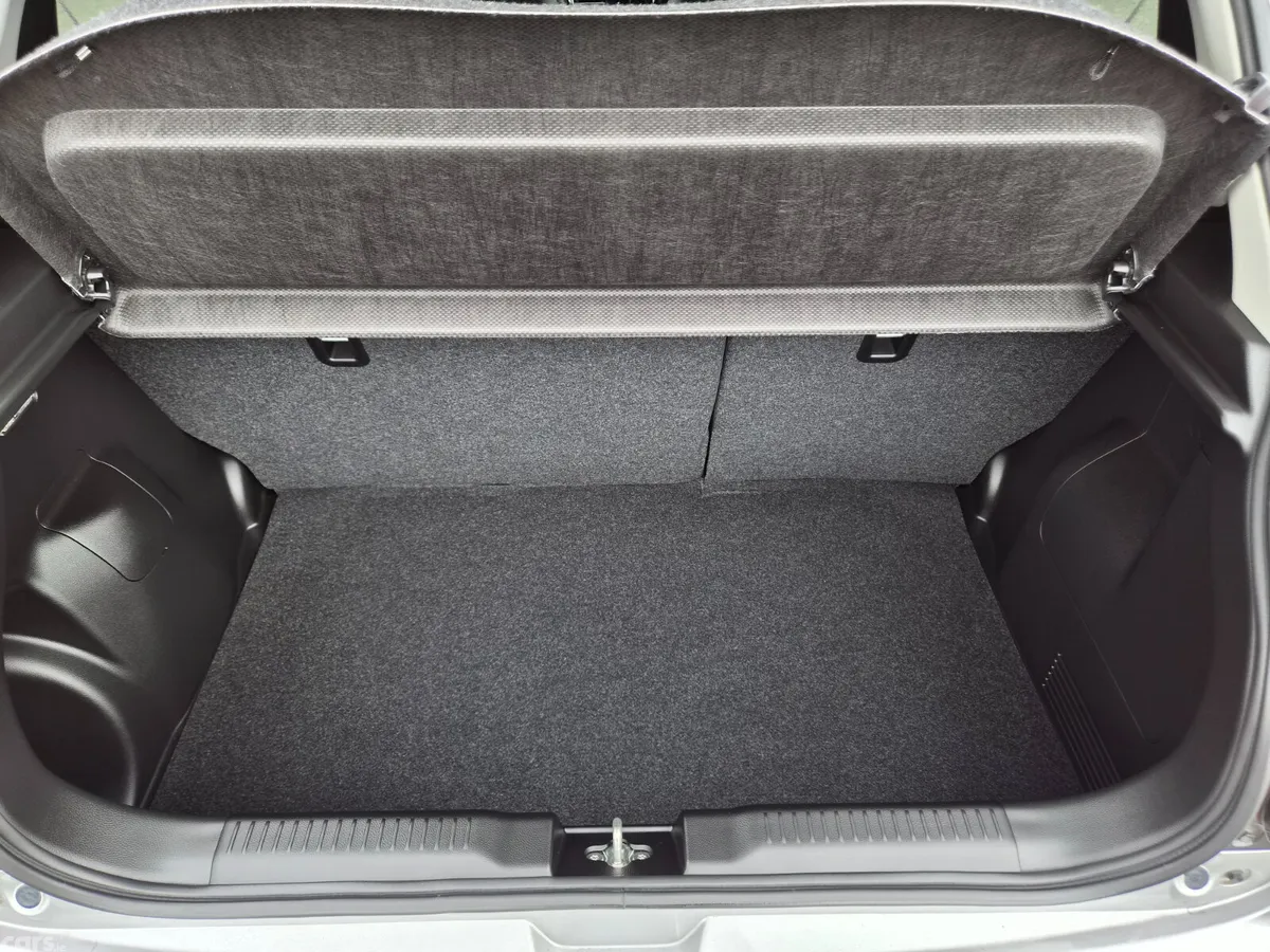Suzuki Swift Hatchback, Petrol, 2019, Silver