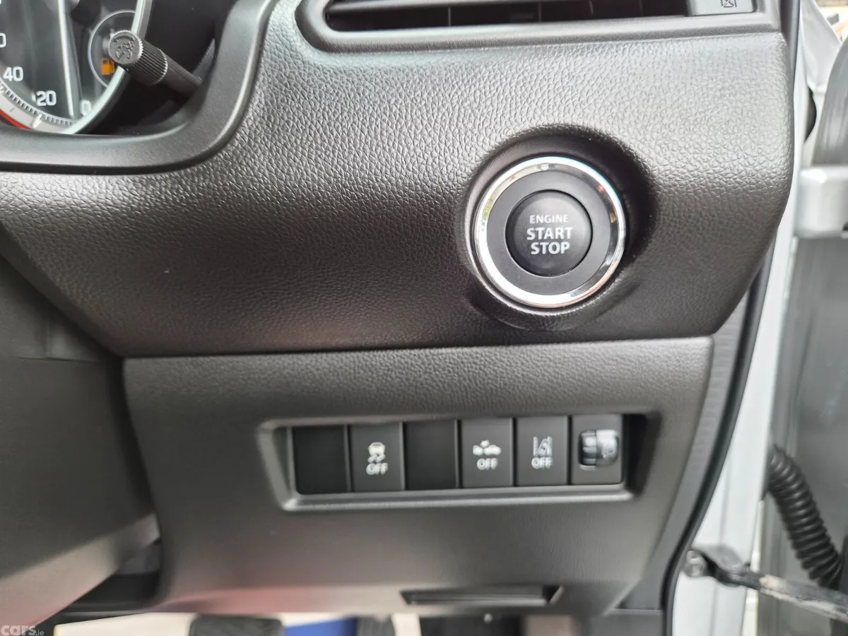 Suzuki Swift Hatchback, Petrol, 2019, Silver