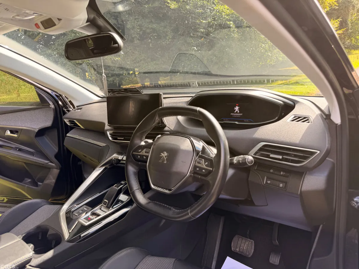 Peugeot 3008 MPV, Petrol, 2022, Black