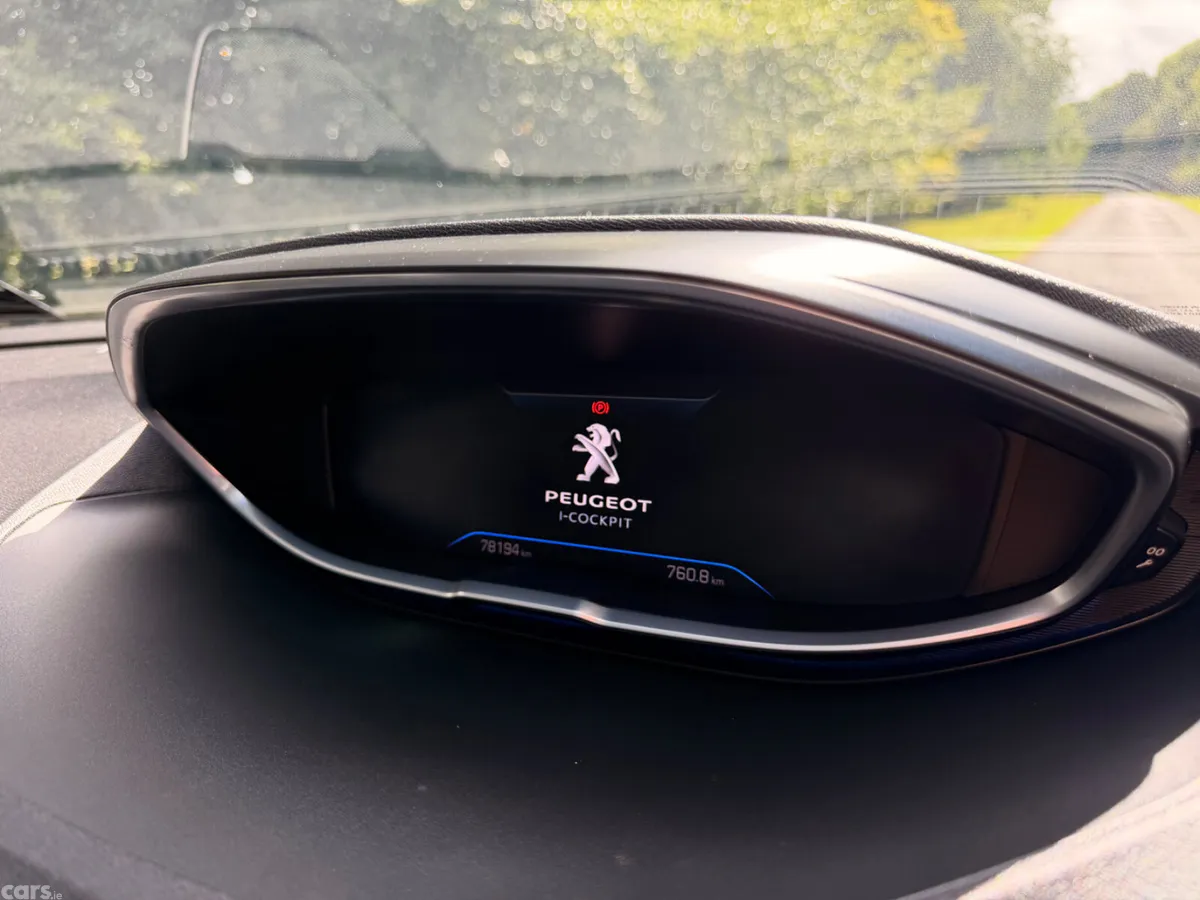 Peugeot 3008 MPV, Petrol, 2022, Black