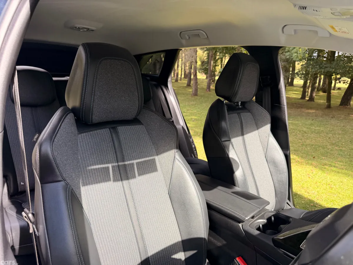 Peugeot 3008 MPV, Petrol, 2022, Black