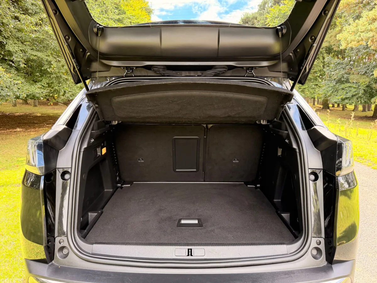 Peugeot 3008 MPV, Petrol, 2022, Black