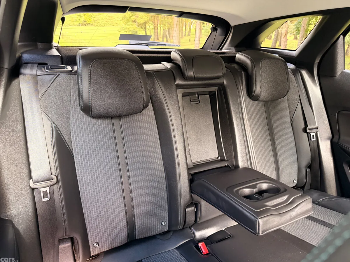 Peugeot 3008 MPV, Petrol, 2022, Black
