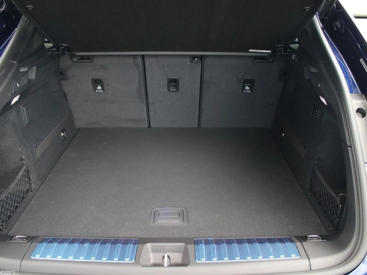 Porsche Macan SUV, Electric, 2026, Blue