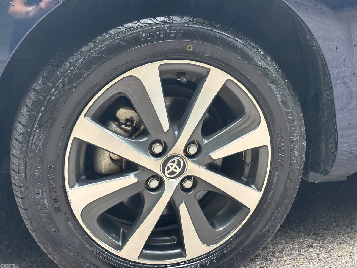 Toyota Aqua Hatchback, Petrol Hybrid, 2019, Blue