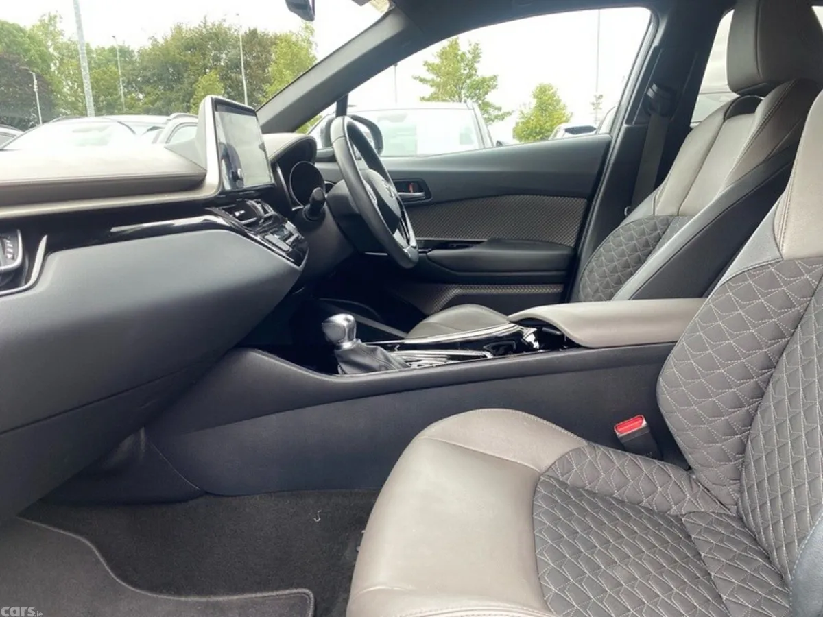 Toyota C-HR SUV, Petrol Hybrid, 2023, Grey