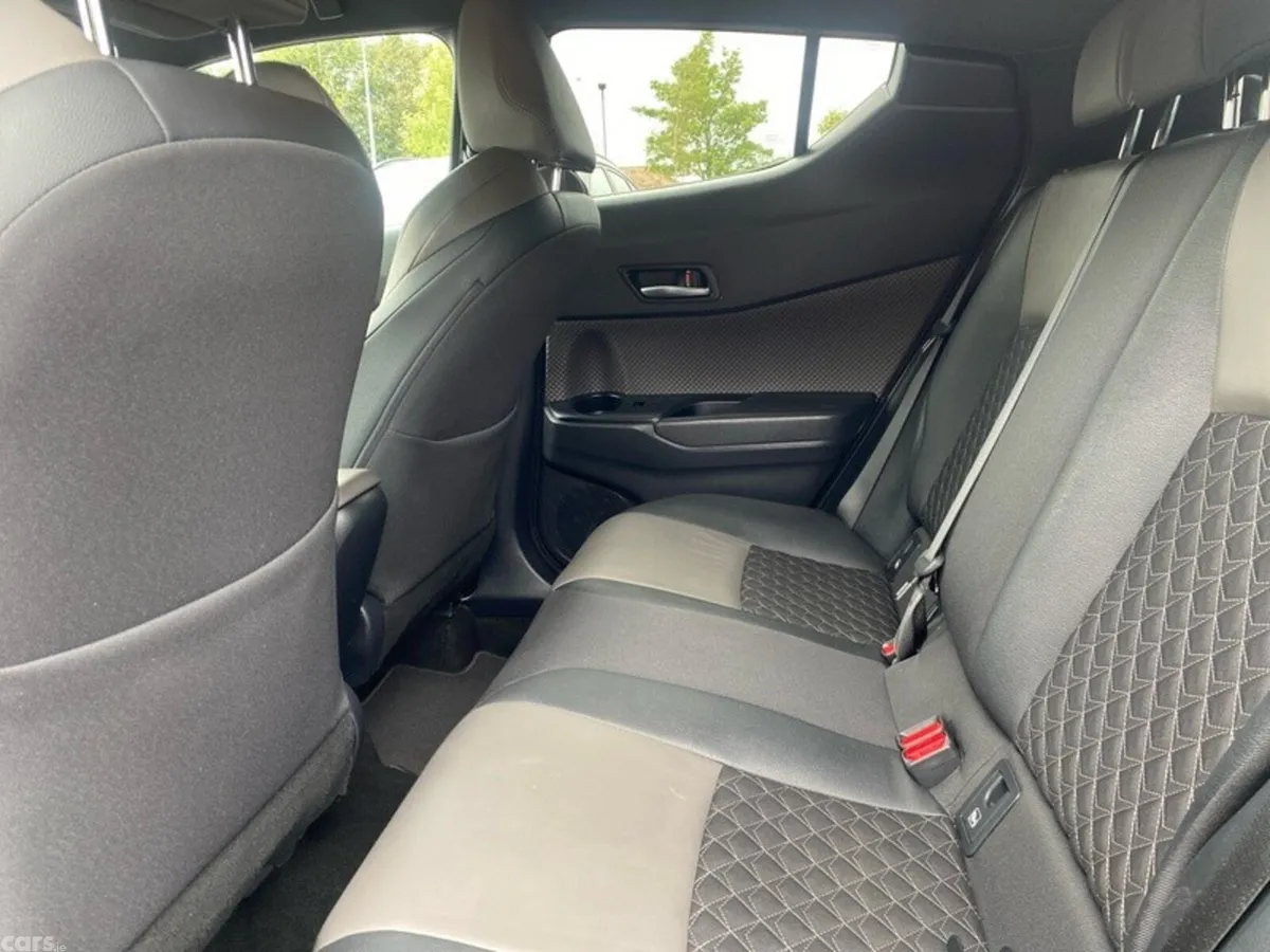 Toyota C-HR SUV, Petrol Hybrid, 2023, Grey