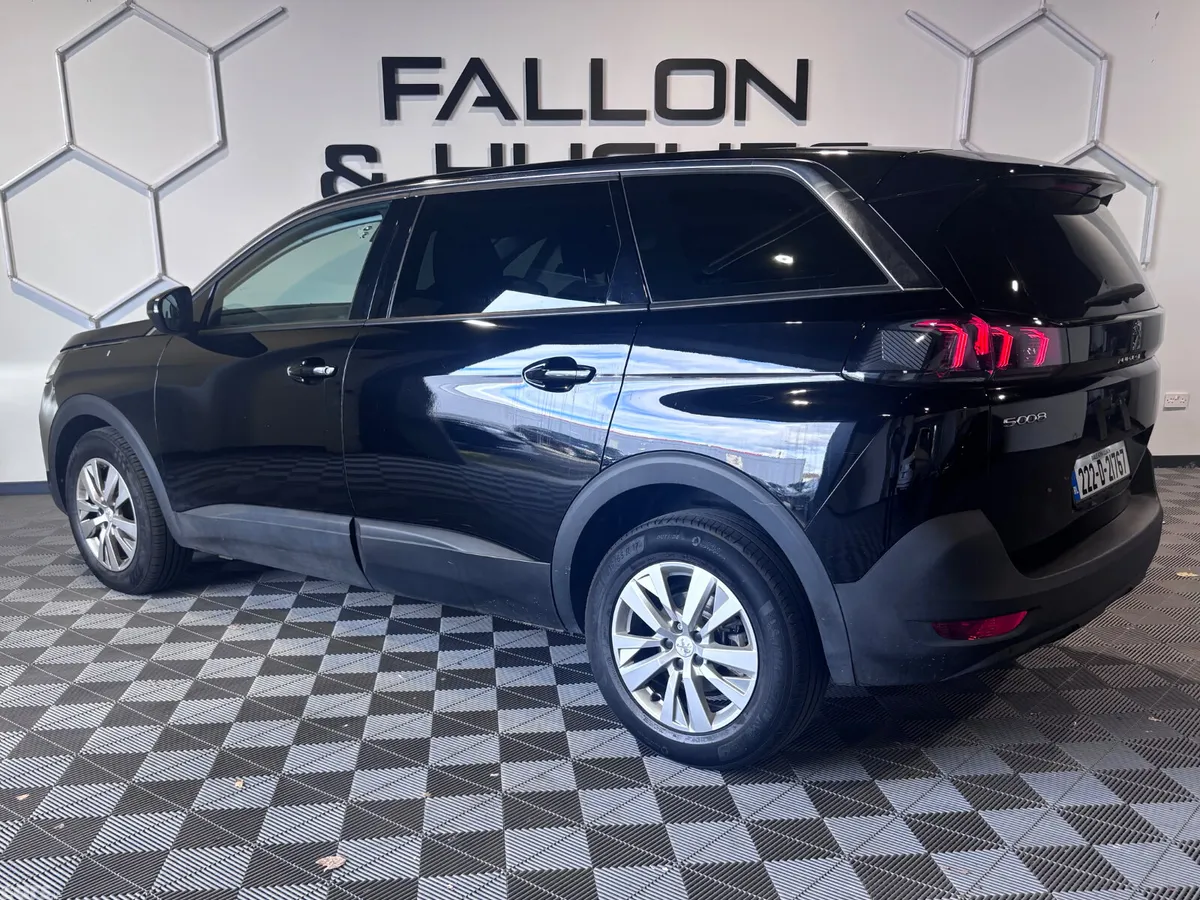 Peugeot 5008 MPV, Petrol, 2022, Black