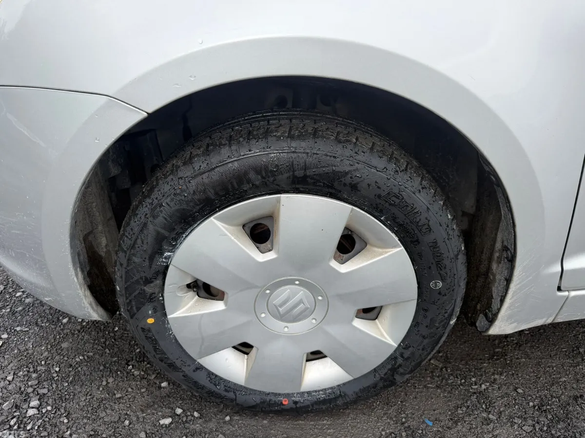Suzuki Swift Hatchback, Petrol, 2009, White
