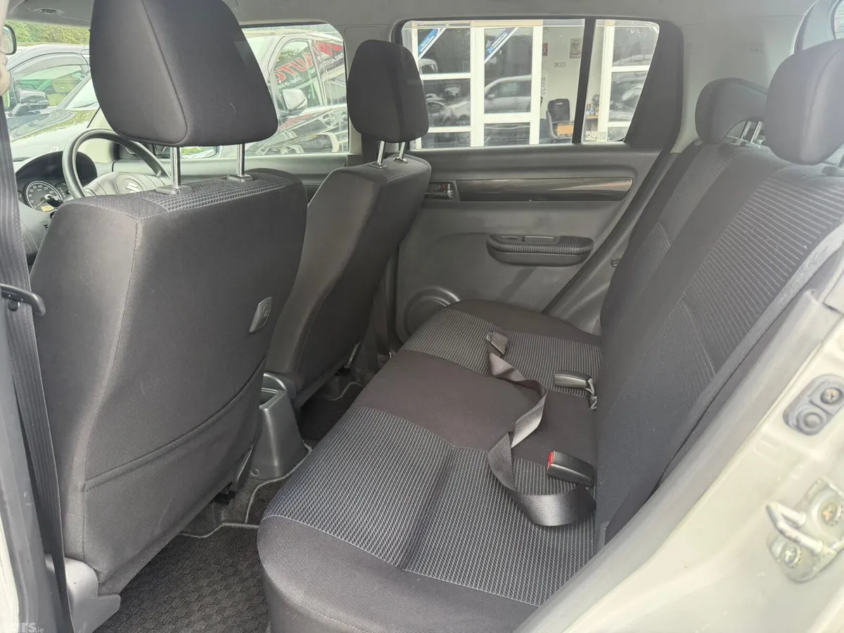 Suzuki Swift Hatchback, Petrol, 2009, White