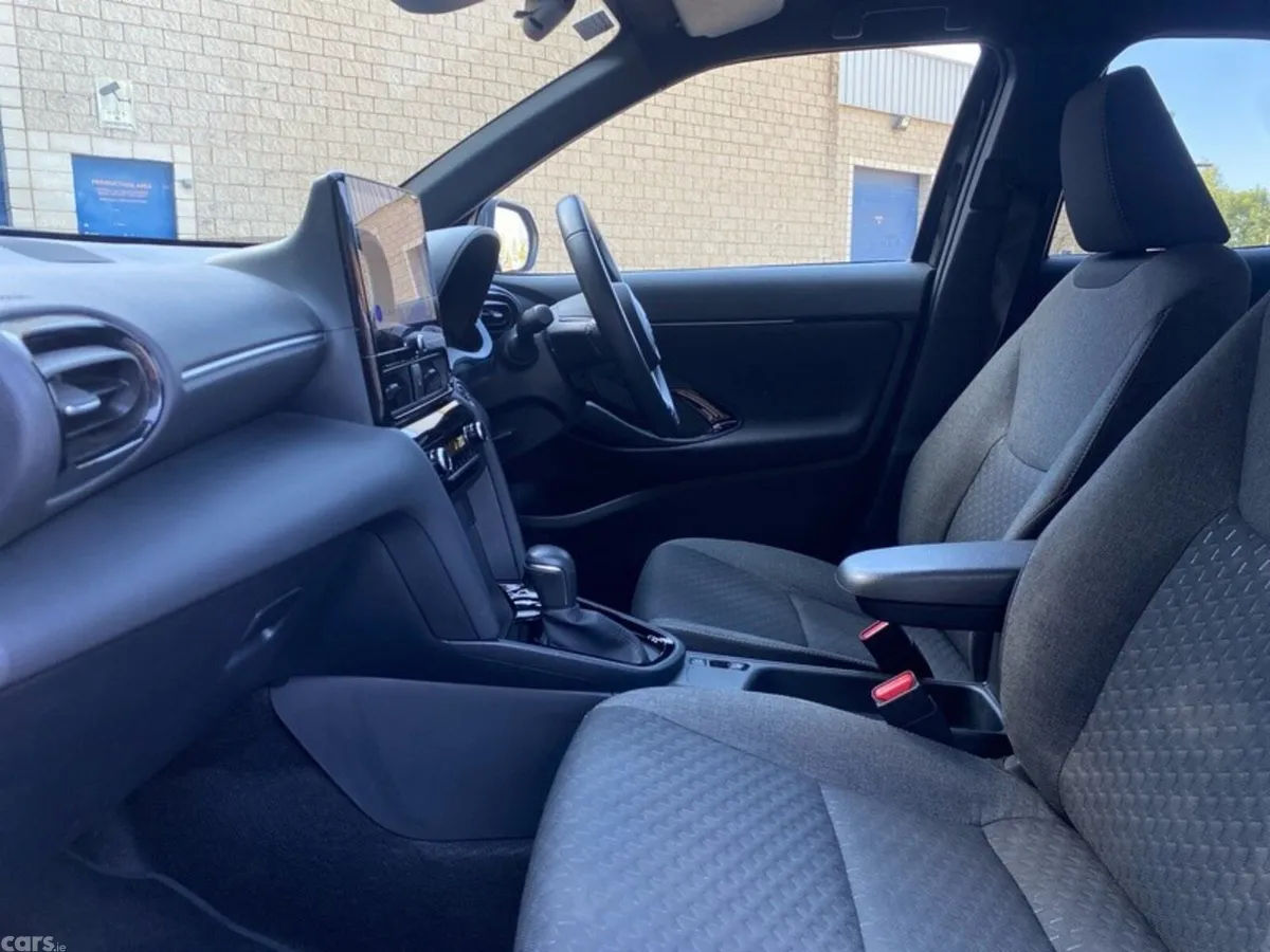 Toyota Yaris Cross Hatchback, Petrol Hybrid, 2024, Black