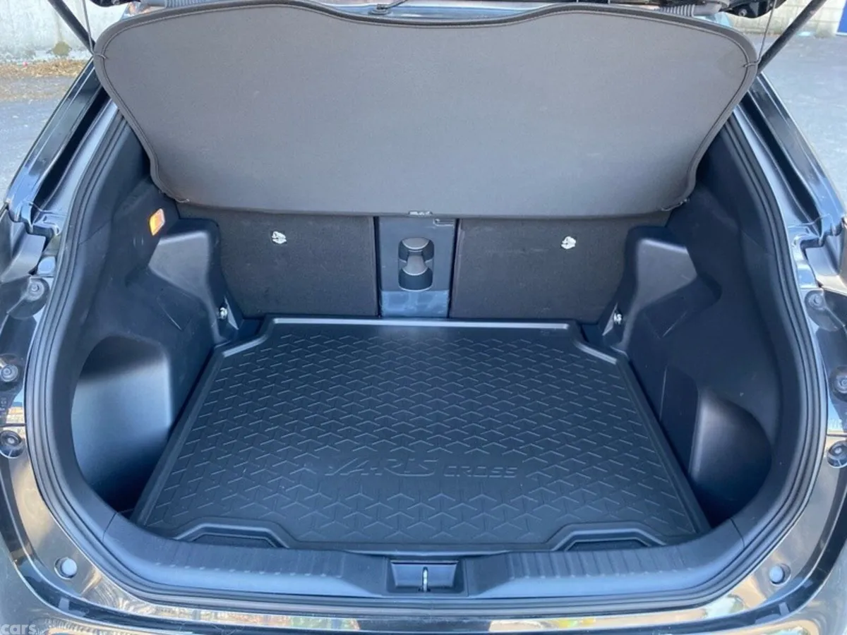 Toyota Yaris Cross Hatchback, Petrol Hybrid, 2024, Black