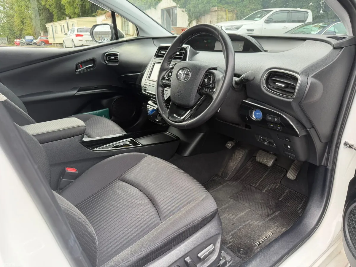 Toyota Prius Saloon, Petrol Hybrid, 2021, White