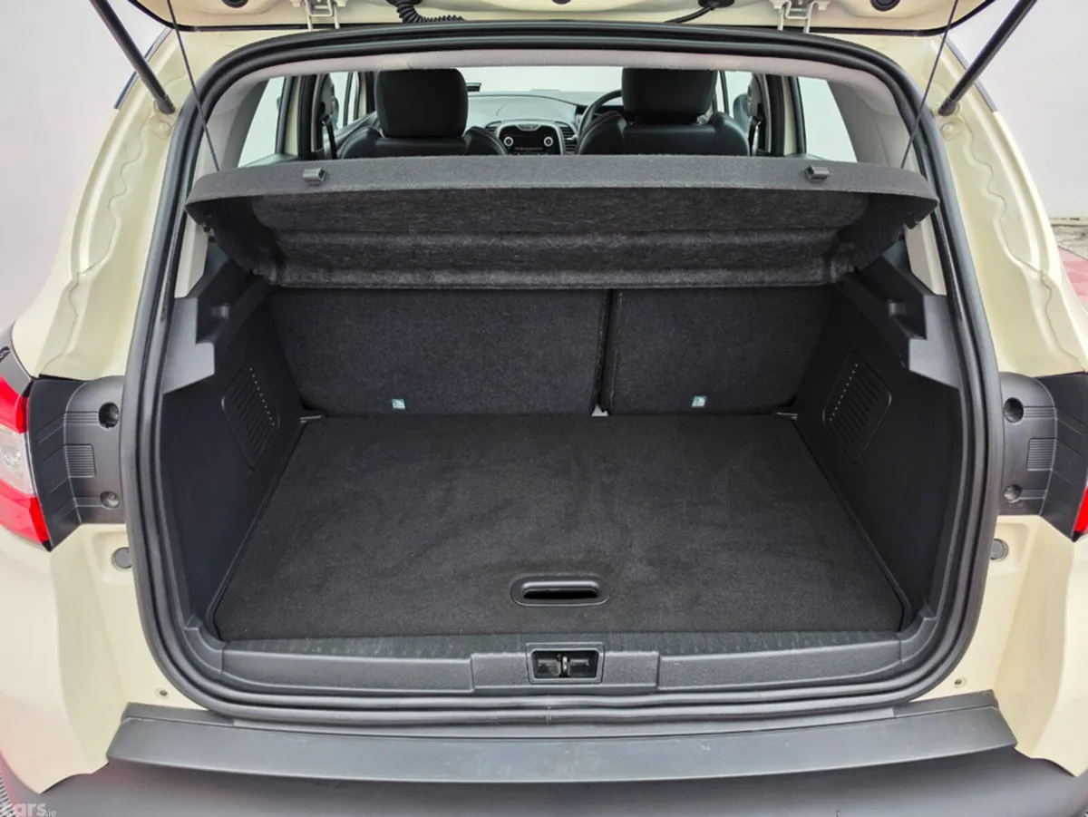 Renault Captur Hatchback, Petrol, 2017, Beige