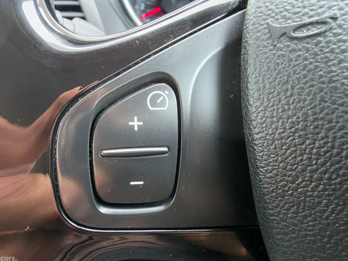 Renault Captur Hatchback, Petrol, 2017, Beige