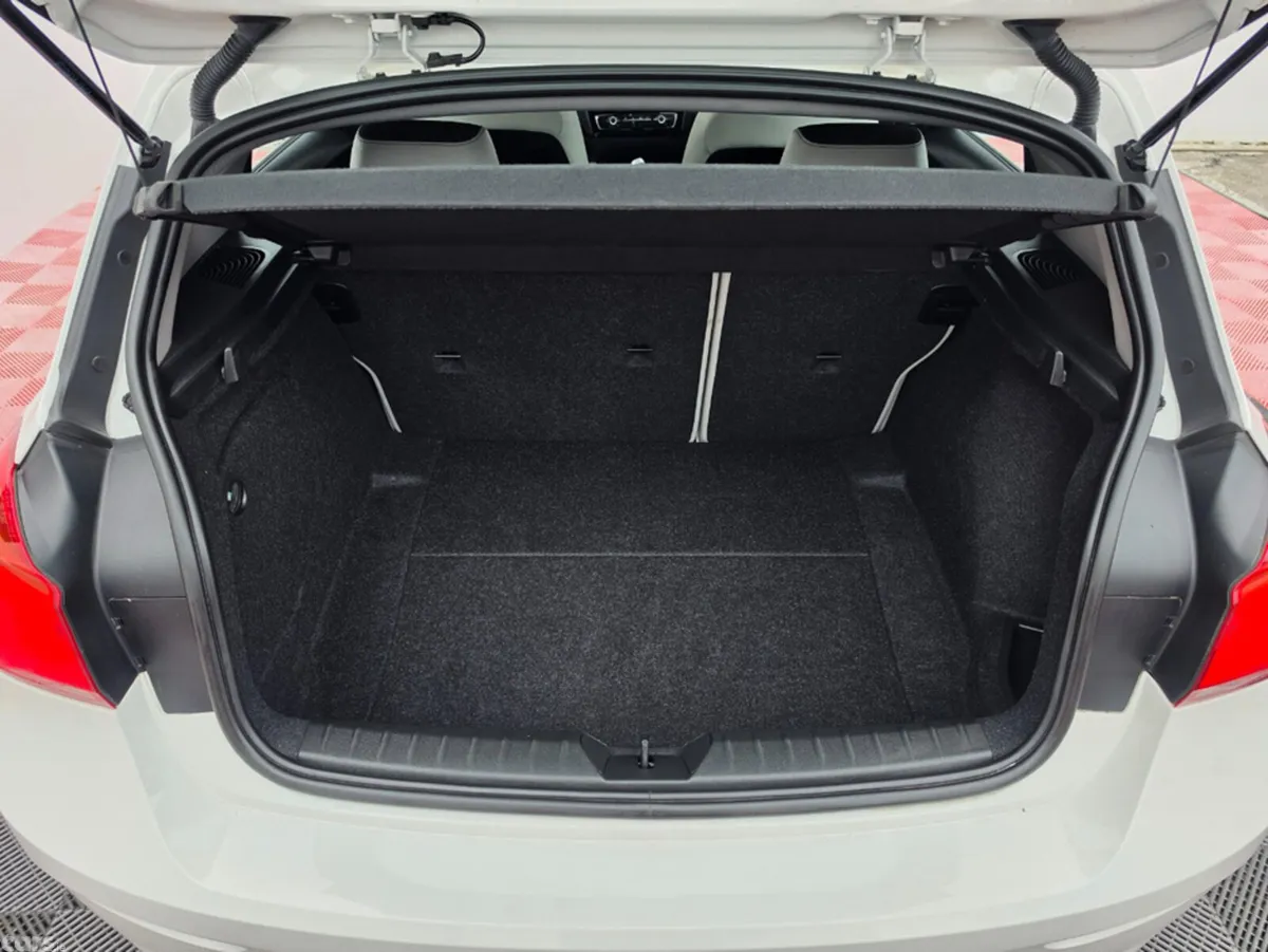 BMW 1-Series Hatchback, Diesel, 2017, White