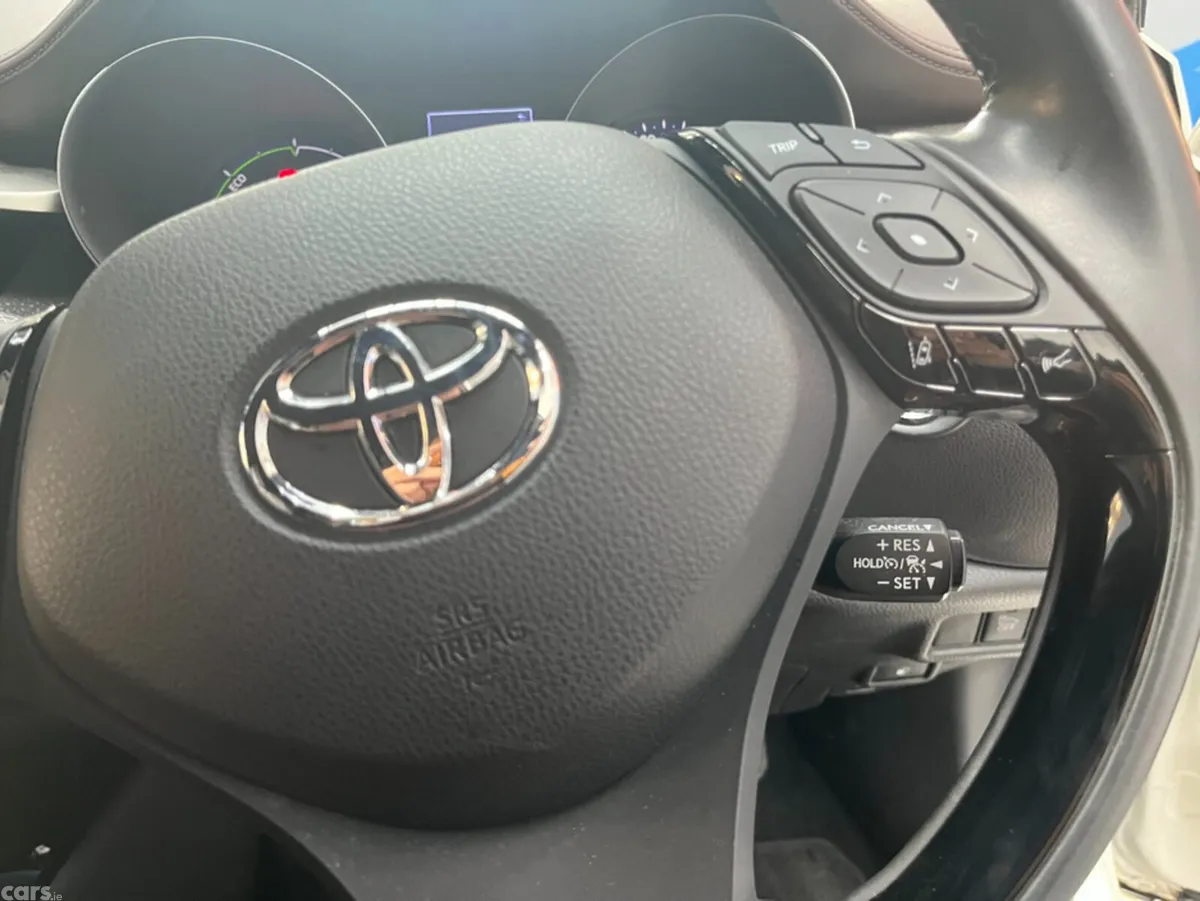 Toyota C-HR SUV, Petrol Hybrid, 2019, White