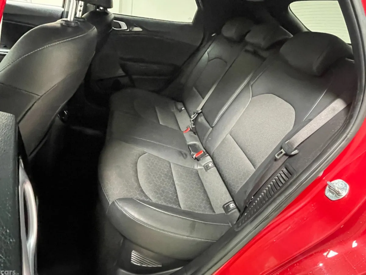 Kia XCeed Hatchback, Petrol Plug-in Hybrid, 2023, Red