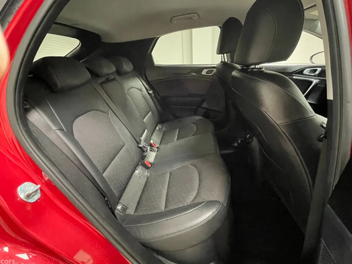 Kia XCeed Hatchback, Petrol Plug-in Hybrid, 2023, Red