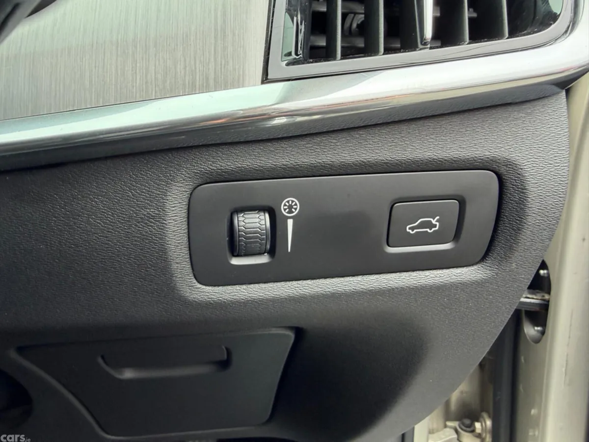 Volvo S90 Saloon, Diesel, 2019, Brown