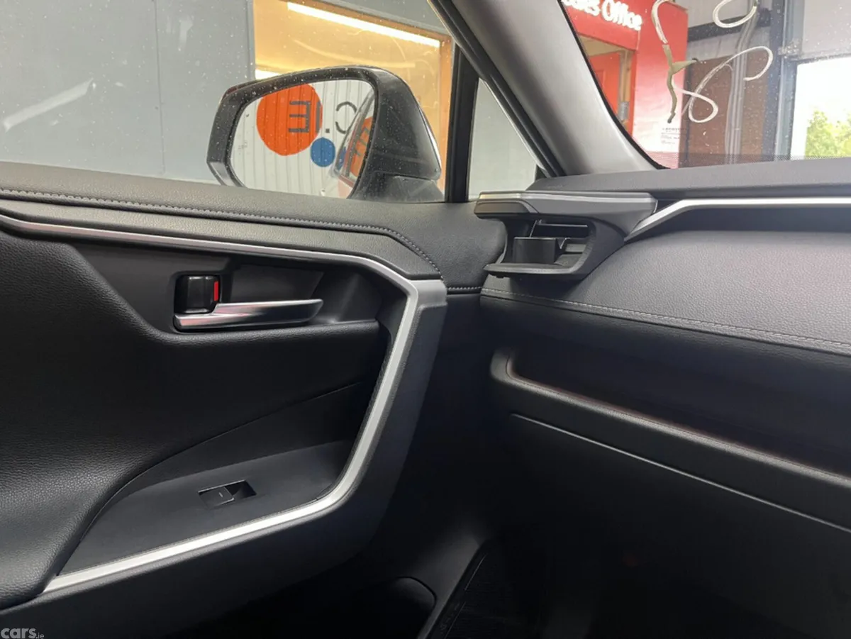 Toyota RAV4 SUV, Petrol Hybrid, 2024, White