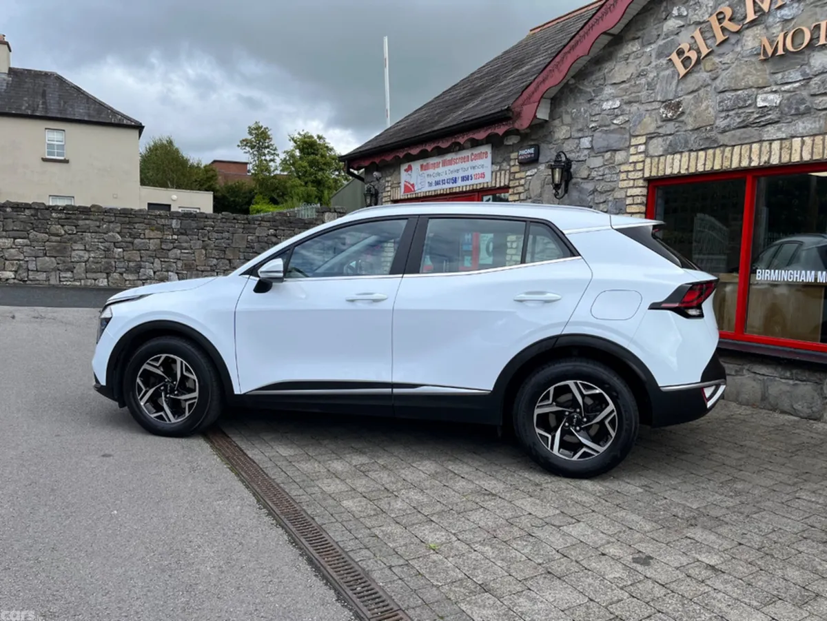 Kia Sportage MPV, Diesel, 2023, White