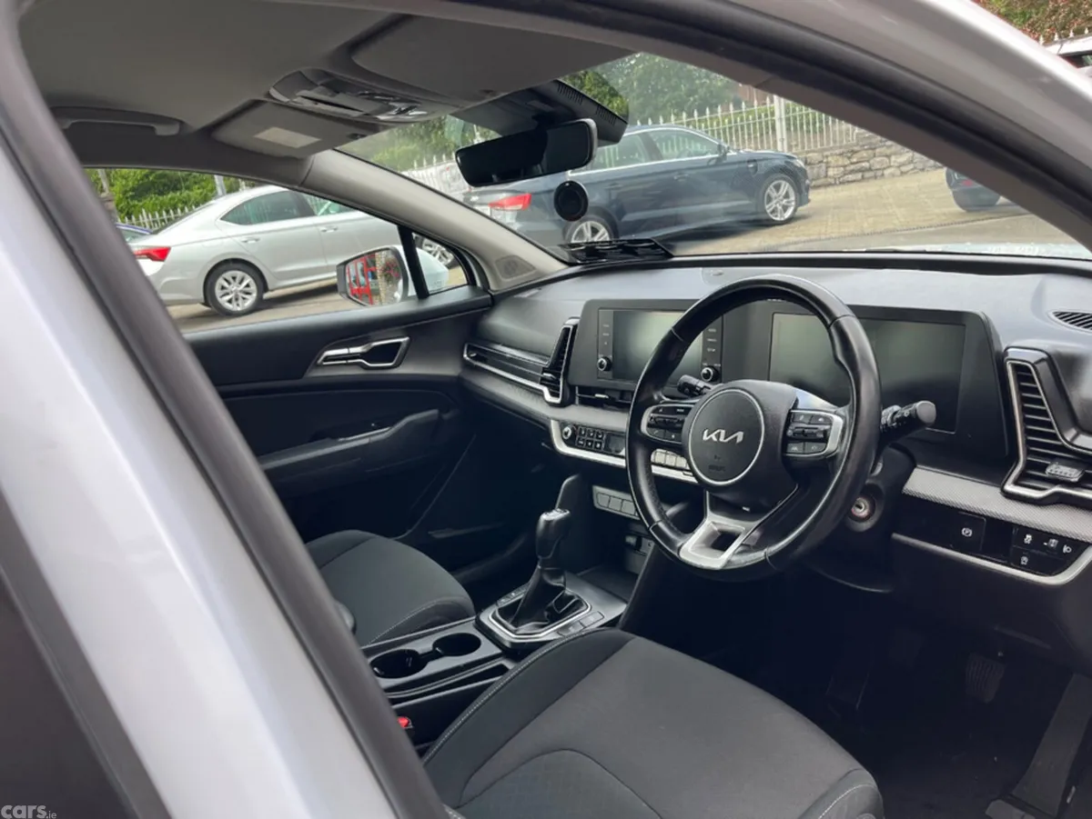 Kia Sportage MPV, Diesel, 2023, White