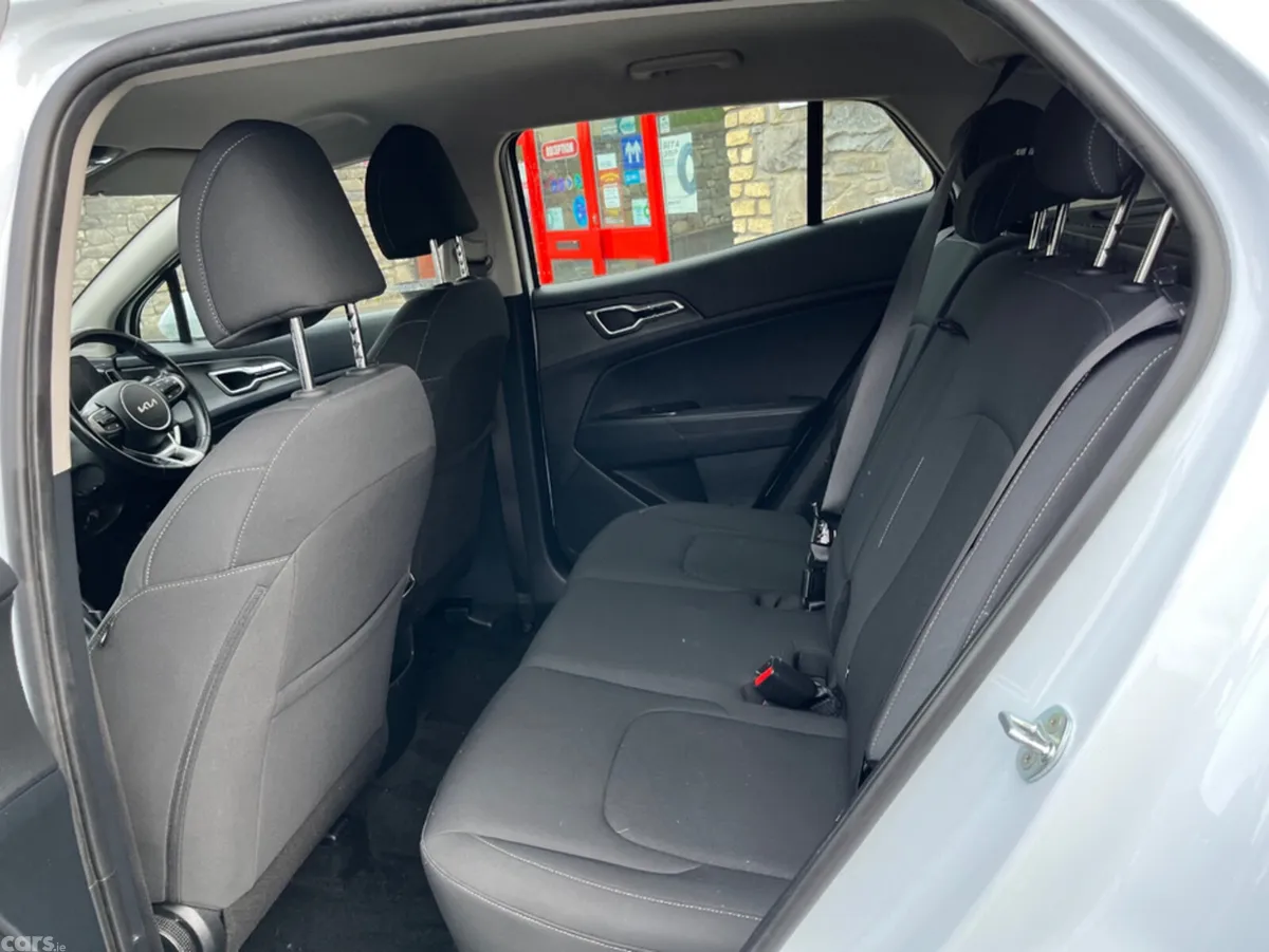 Kia Sportage MPV, Diesel, 2023, White