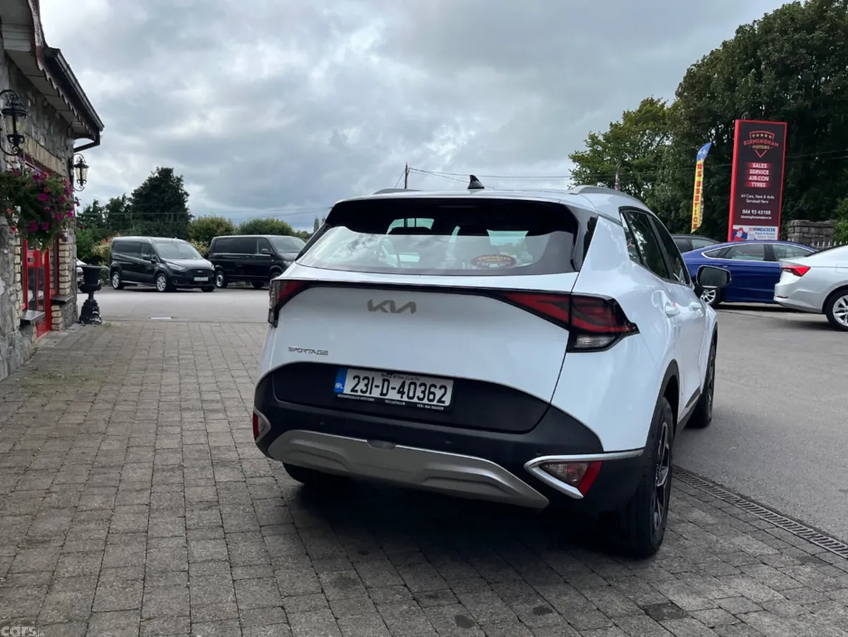 Kia Sportage MPV, Diesel, 2023, White