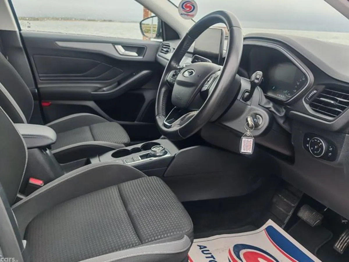 Ford Focus Hatchback, Diesel, 2023, Grey