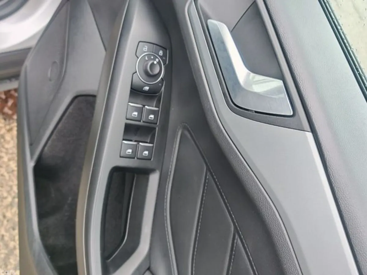Ford Focus Hatchback, Diesel, 2023, Grey
