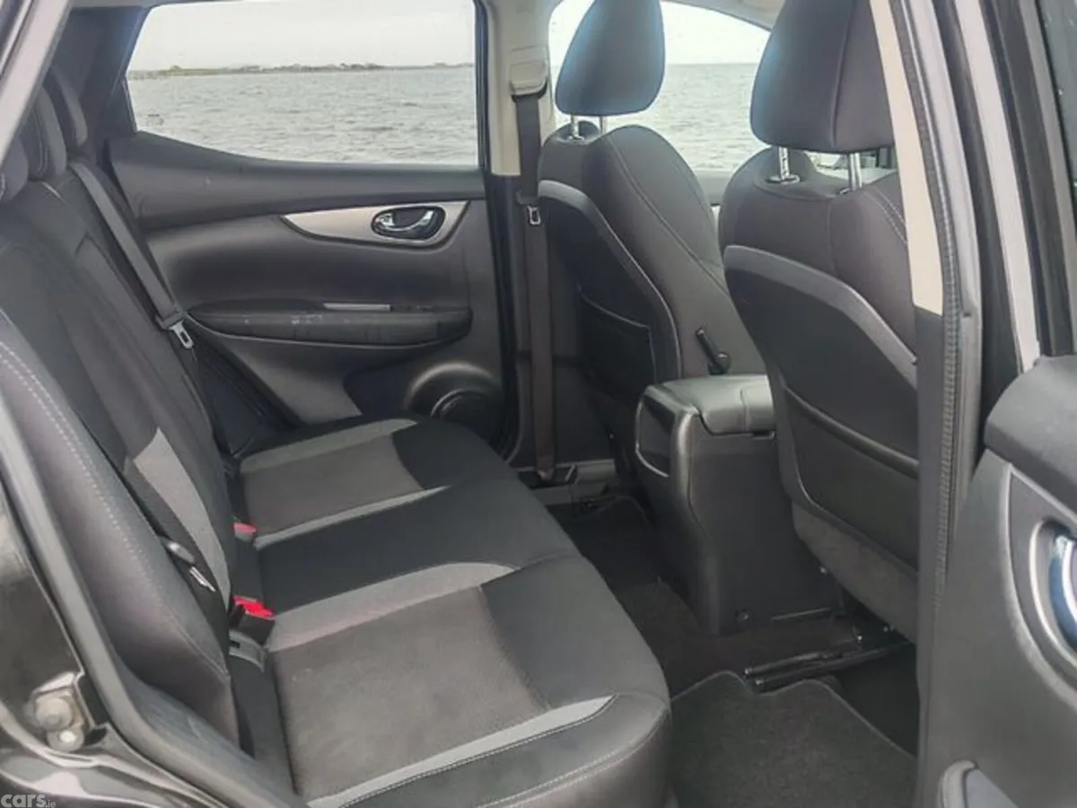 Nissan Qashqai Hatchback, Diesel, 2018, Black